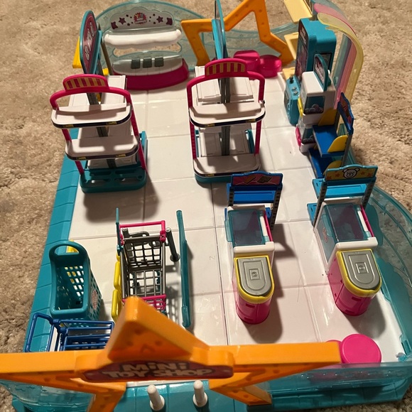 Mini Toy Shop - Excellent Condition - Picture 6 of 15